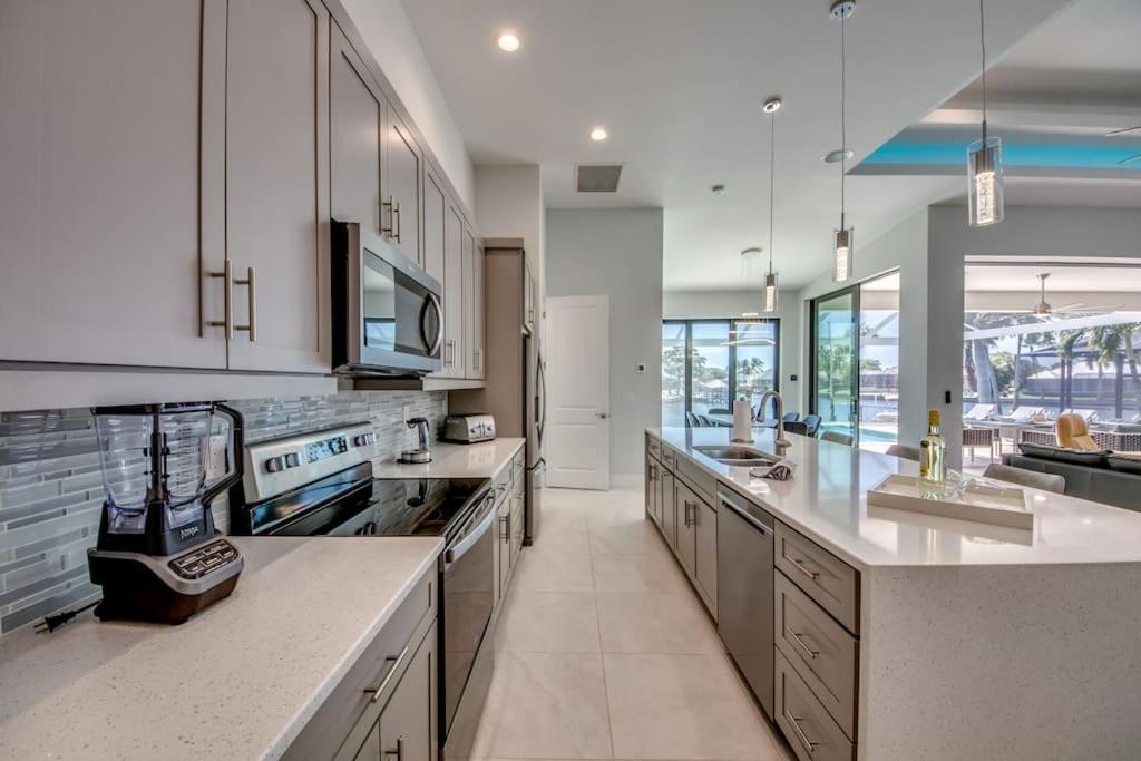 Villa Sensation By Coralvilla - New,Modern With Pool Cape Coral Exteriör bild