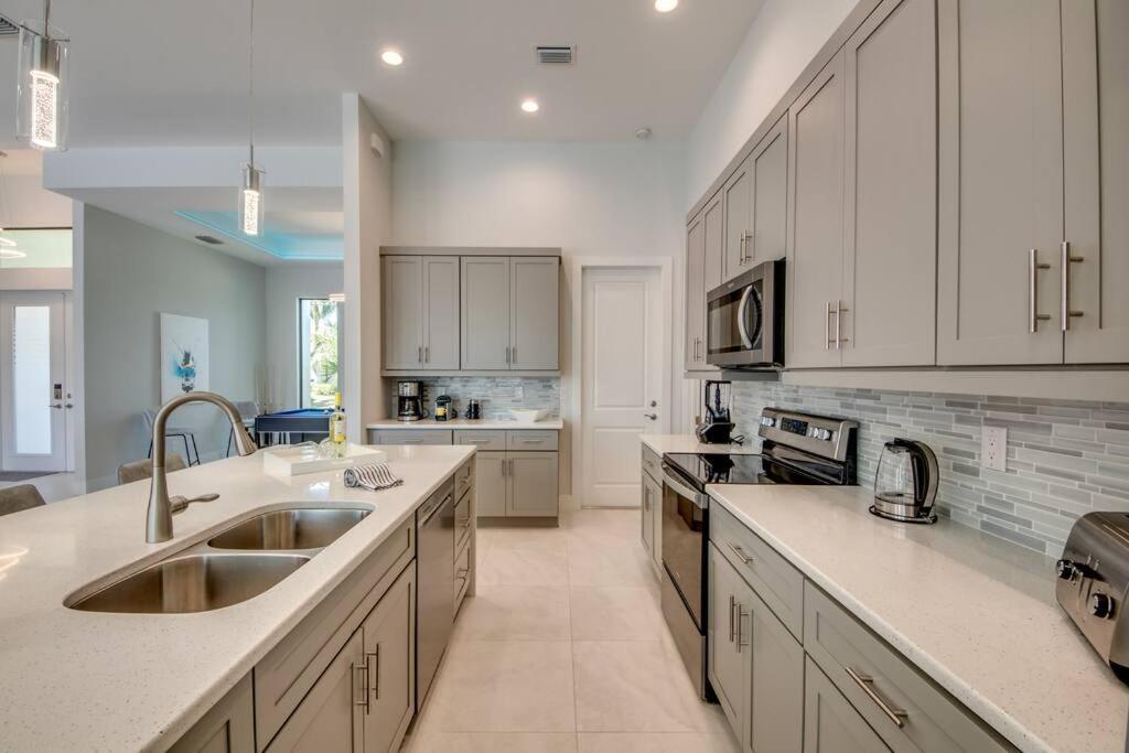 Villa Sensation By Coralvilla - New,Modern With Pool Cape Coral Exteriör bild